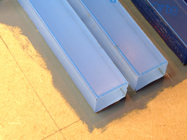 Edges around the plexiglass painted gray